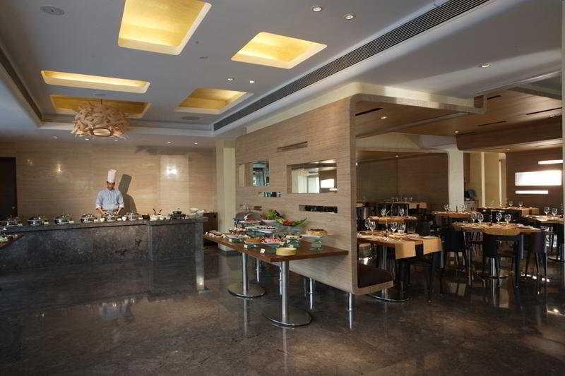 Mosaic Hotel, Noida Restoran fotoğraf